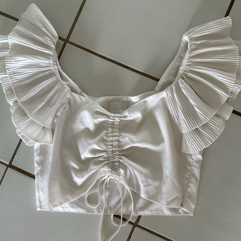 Elegant White Ruffled Crop Top - Size Small